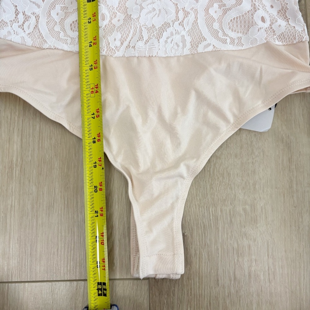 Superdown Stasia Lace Bodysuit in White & Nude Size S - Picture 11 of 11